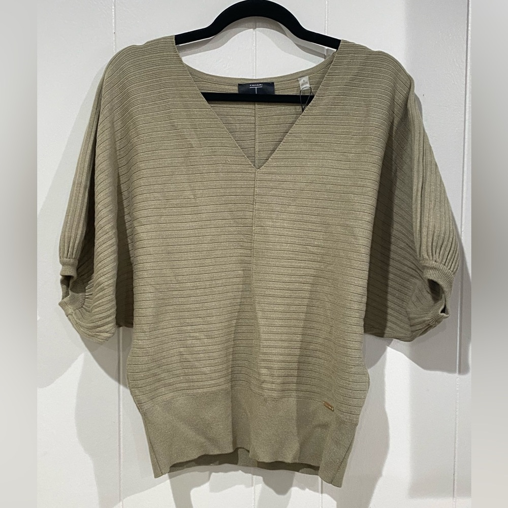 NWT TAHARI Domain Style Top